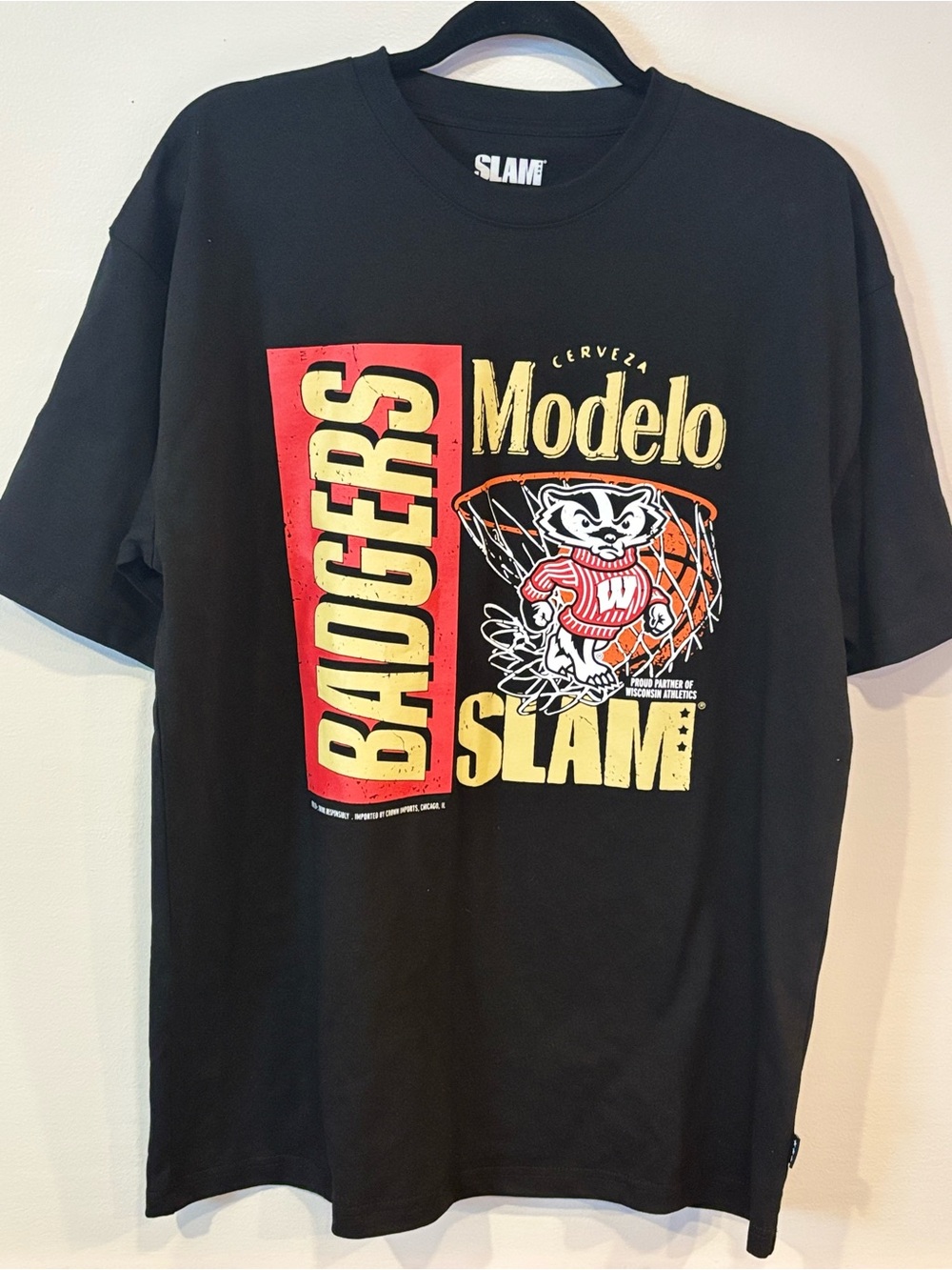 SLAM x Modelo Wisconsin Badgers Basketball Vintage Style Graphic Tee Large